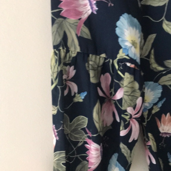 Floral Dress🌸 - Picture 2 of 4